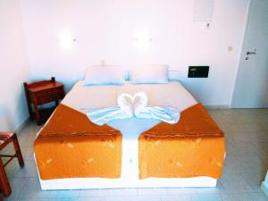A bed or beds in a room at Villa Giorgos
