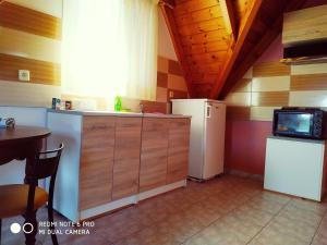 A kitchen or kitchenette at Apartments Onar