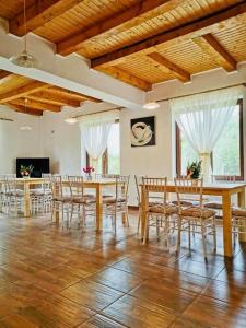 TV a/nebo společenská místnost v ubytování Vila Eivissa