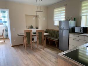 Kuchyň nebo kuchyňský kout v ubytování Ferienhaus Feil