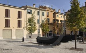 un edificio con un tobogán delante de él en A.A.A. Armonie B&B, en Mantua