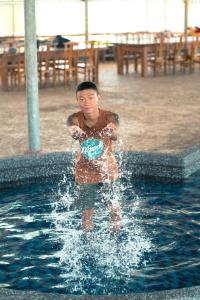A piscina localizada em Hoang Indian Tent Camping ou nos arredores