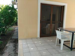 Patio o area all'aperto di Lefkas house with garden
