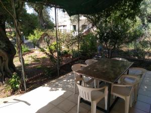 Giardino di Lefkas house with garden