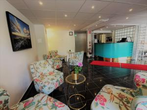 a waiting room with chairs and a table at 2Home Hotel Gävle in Gävle