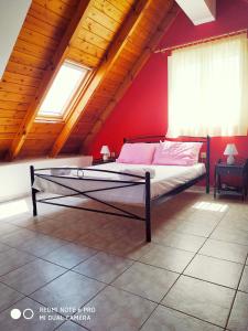 A bed or beds in a room at Apartments Onar