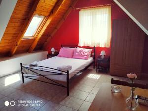 A bed or beds in a room at Apartments Onar