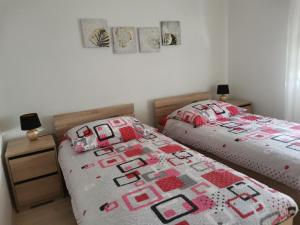 Llit o llits en una habitació de Apartment Lošč - Podbela