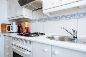 Kuchyň nebo kuchyňský kout v ubytování Apartamento Las Brisas II