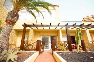 A balcony or terrace at Book Jet - HIBISCUS BEACH FRONT