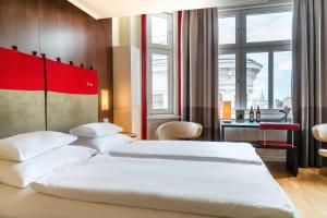Postel nebo postele na pokoji v ubytování Hotel Rathaus - Wein & Design
