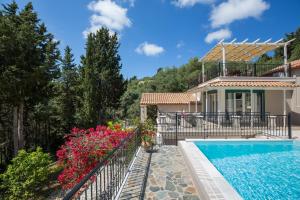 Бассейн в Angouletta Villa by PaxosRetreats или поблизости