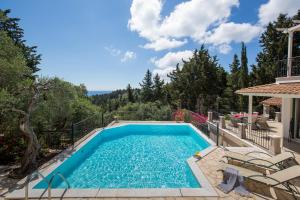 Бассейн в Angouletta Villa by PaxosRetreats или поблизости