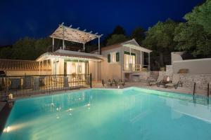 Бассейн в Angouletta Villa by PaxosRetreats или поблизости