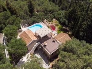 Бассейн в Angouletta Villa by PaxosRetreats или поблизости