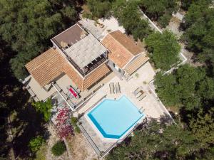 Бассейн в Angouletta Villa by PaxosRetreats или поблизости