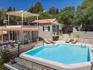 Бассейн в Angouletta Villa by PaxosRetreats или поблизости