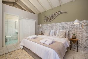 Кровать или кровати в номере Angouletta Villa by PaxosRetreats
