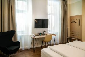 TV a/nebo společenská místnost v ubytování Hotel Rathaus - Wein & Design