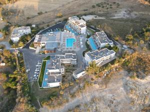 Bazén v ubytování HARMONY CREST RESORT & SPA Adults Only nebo v jeho okolí