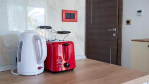 Příslušenství pro přípravu čaje a kávy v ubytování Rooms & Apartments Toni