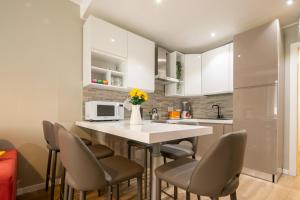 A kitchen or kitchenette at Pepi Modern by Mmega Még 9 kép