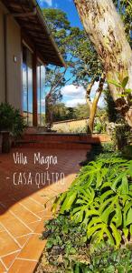 迪亞曼蒂納的住宿－Pousada Villa Magna - Casa 4，玛格丽塔卡萨库拉别墅的标志