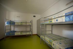 two bunk beds in a small room at HI Castelo Branco - Pousada de Juventude in Castelo Branco