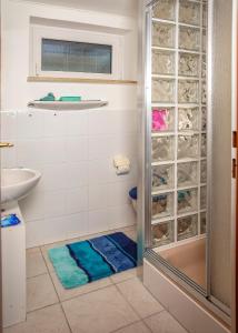 Ένα μπάνιο στο Ferienwohnung Althaus +30 φωτογραφίες