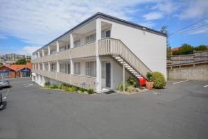 Afbeelding uit fotogalerij van George Street Motel Apartments in Dunedin