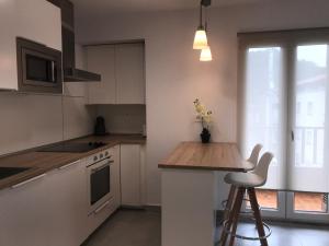 Una cocina o zona de cocina en En el corazón de Orio - Donostia -Reformado- WIFI