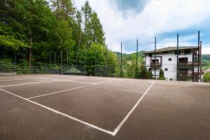 Facilități de tenis și/sau squash la sau în apropiere de Hotel Tisa