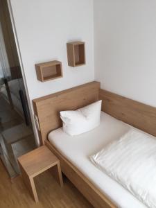 Postel nebo postele na pokoji v ubytování Hotel Zur Schönen Aussicht