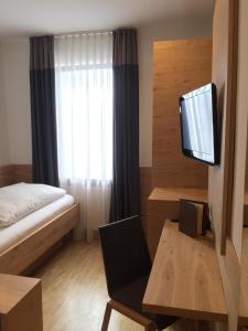 Postel nebo postele na pokoji v ubytování Hotel Zur Schönen Aussicht