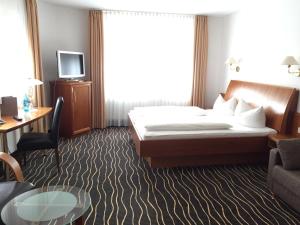 Postel nebo postele na pokoji v ubytování Hotel Zur Schönen Aussicht