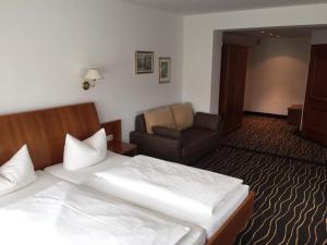 Postel nebo postele na pokoji v ubytování Hotel Zur Schönen Aussicht