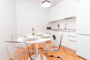 A kitchen or kitchenette at Bello Apartamento en Centro de Madrid, C/Infantas 1-3 by Batuecas