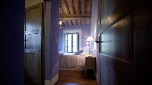 A bed or beds in a room at Casa Fabbrini Agriturismo