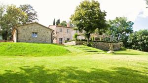 A garden outside Casa Fabbrini Agriturismo