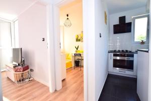 Kuchnia lub aneks kuchenny w obiekcie Apartament nad Strugą