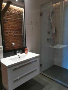Kúpeľňa v ubytovaní Apartamenty Młyńska 4