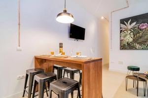TV a/nebo společenská místnost v ubytování Exclusivo Apartamento en Chamberí Fernando El Católico by Batuecas
