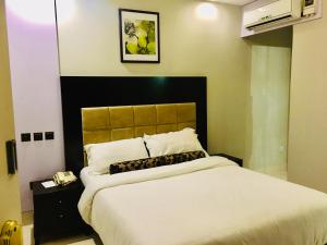 Ένα ή περισσότερα κρεβάτια σε δωμάτιο στο BW Starfire Hotel
