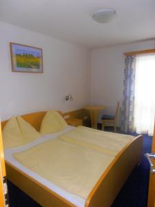 a bedroom with a large bed in a room at Kleinellmauhof in Grossarl