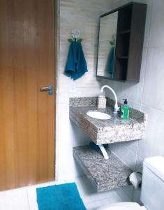 a bathroom with a sink and a mirror at Recanto da Nice in Paraty