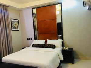 Ένα ή περισσότερα κρεβάτια σε δωμάτιο στο BW Starfire Hotel