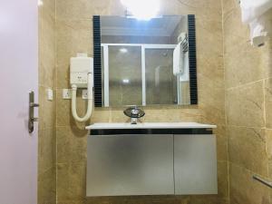 Ένα μπάνιο στο BW Starfire Hotel
