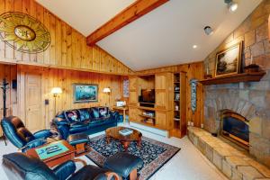 Χώρος καθιστικού στο Bromley Mountain Condo CD2