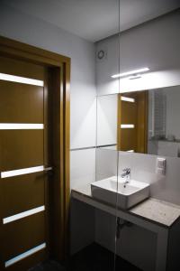 a bathroom with a sink and a mirror at Azymut in Jarosławiec