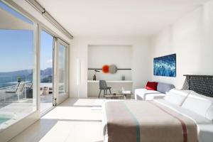 Letto o letti in una camera di Alti Santorini Suites - Caldera View